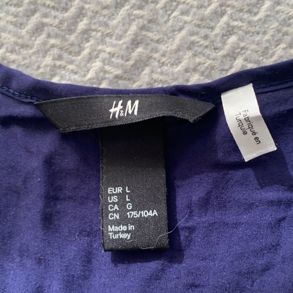 3 for $20 bundle H&M navy light weight tie front sleeveless t shirt - Picture 6 of 7